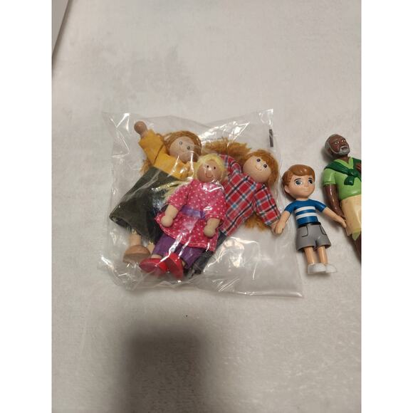 Dollhouse Figures Mixed Lot - Perfect for Miniature Scenes - Picture 3 of 3